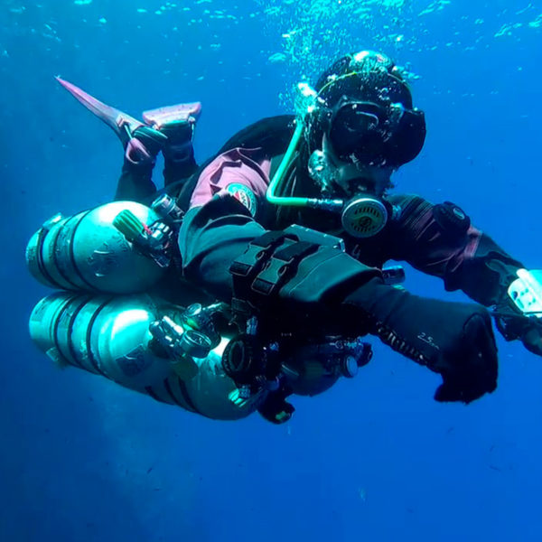 squalo divers cancun